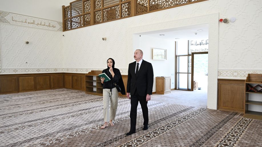 Prezident İlham Əliyev və birinci xanım Mehriban Əliyeva Daşaltı kənd məscidinin açılışında iştirak ediblər - YENİLƏNİB