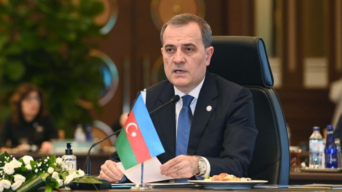 Ceyhun Bayramov Bəhreynə rəsmi səfərə yola düşüb