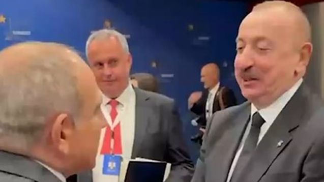 İlham Əliyevlə Nikol Paşinyanın Tiranada ayaqüstü görüşü olub - VİDEO