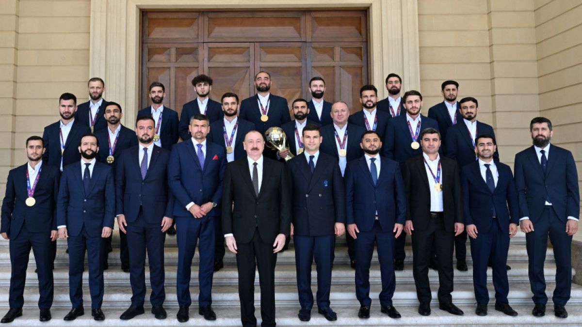 Prezident minifutbol üzrə dünya çempionatının qalibi olan Azərbaycan milli komandasının üzvlərini qəbul edib