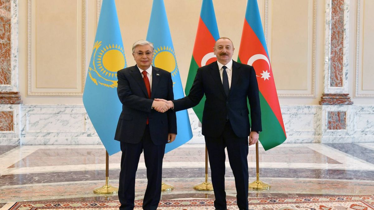Prezident İlham Əliyev Tokayevi təbrik edib