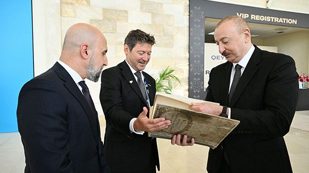 prezidente-maraqli-hediyyeler-teqdim-edildi-foto-1748931917