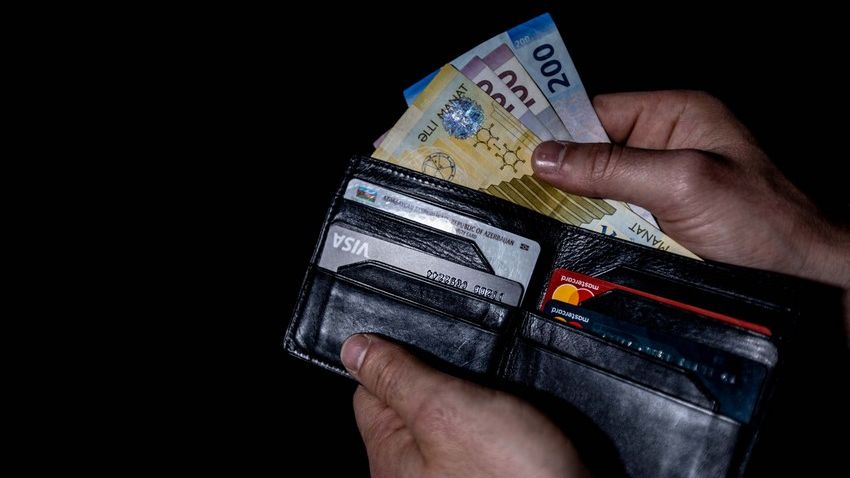 Azərbaycanda orta aylıq əmək haqqı 9 %-dən çox artıb