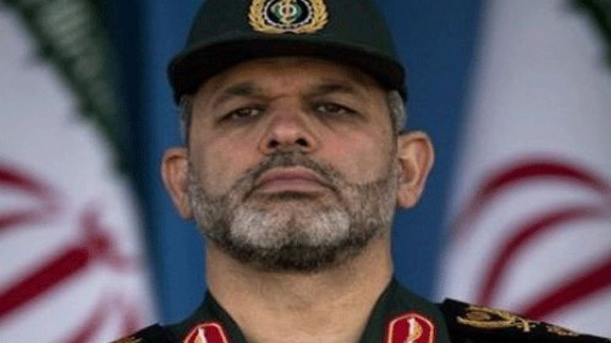 Xamenei müvəqqəti qərargah rəisi və Baş komandan təyin edib