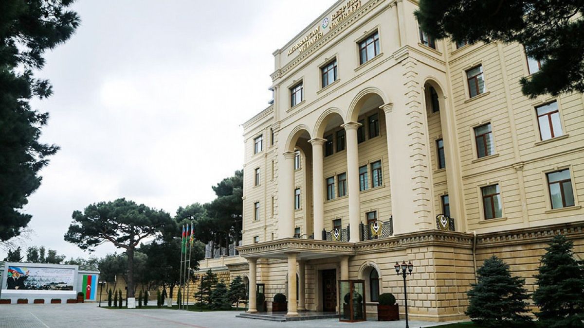 Müdafiə Nazirliyinin bir qrup hərbi qulluqçuları və mülki işçiləri təltif edilib
