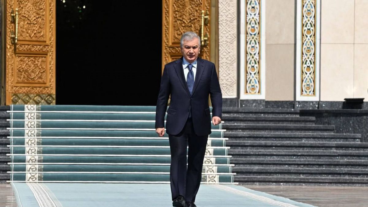 Şavkat Mirziyoyev Azərbaycana səfərə yola düşüb
