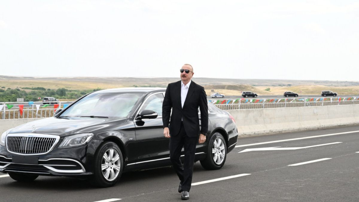 Prezident İlham Əliyev Əhmədbəyli-Füzuli-Şuşa yolunun açılışında iştirak edib