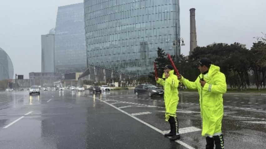 DYP yağmurlu hava şəraiti ilə bağlı hərəkət iştirakçılarına müraciət edib