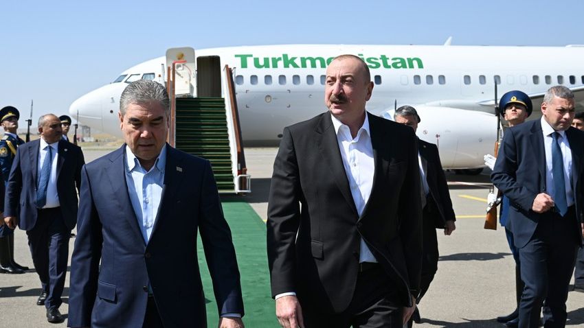 Qurbanqulu Berdiməhəmmədov Füzuli rayonuna gəlib, Prezident İlham Əliyev qarşılayıb