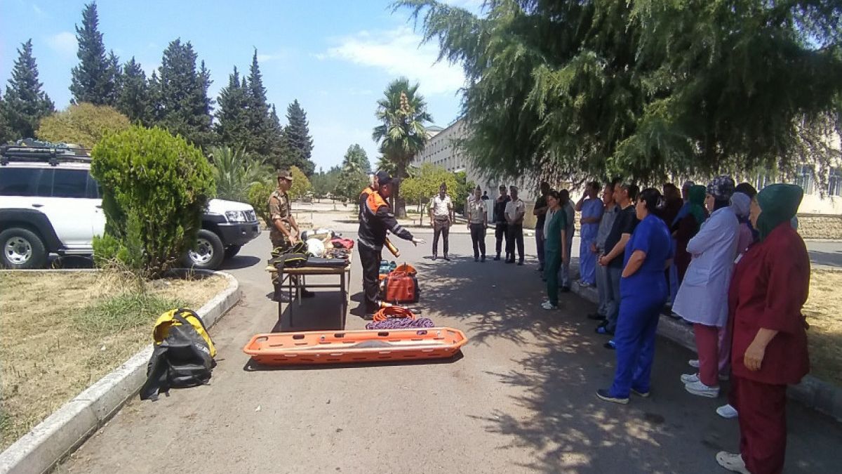 Fövqəladə hallarda davranış qaydaları ilə bağlı tədbir keçirilib